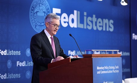 Policy signaling na przykładzie zdjęcia prezesa FED