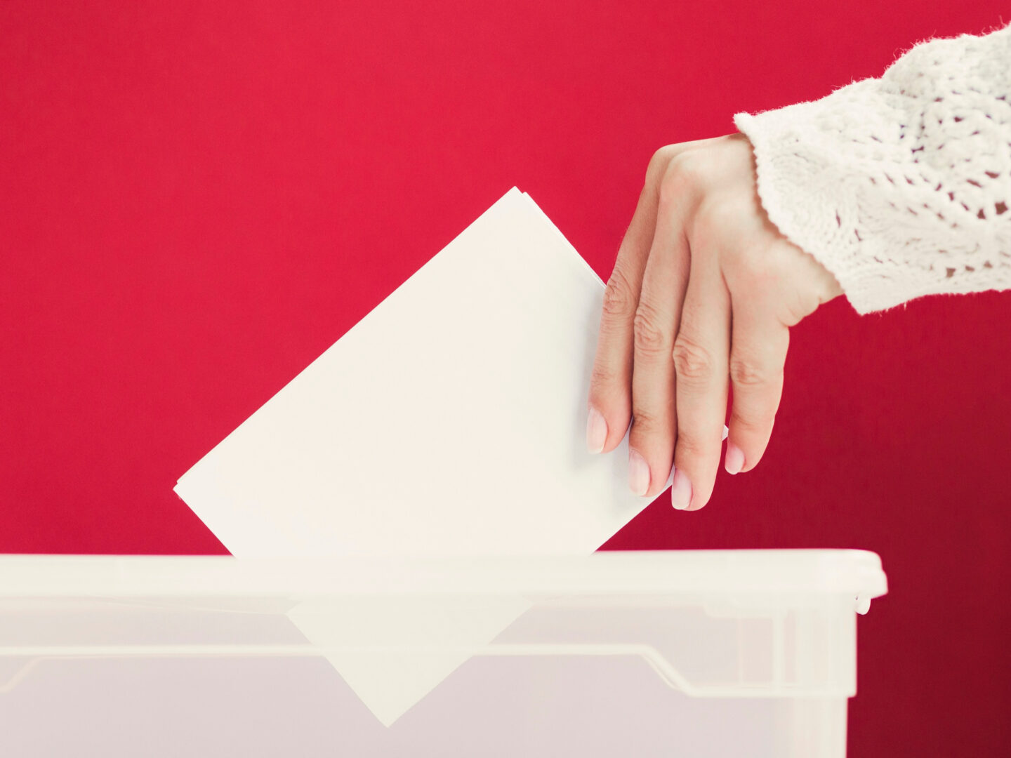 Referendum ogólnokrajowe w Polsce na przykładzie urny do głosowania