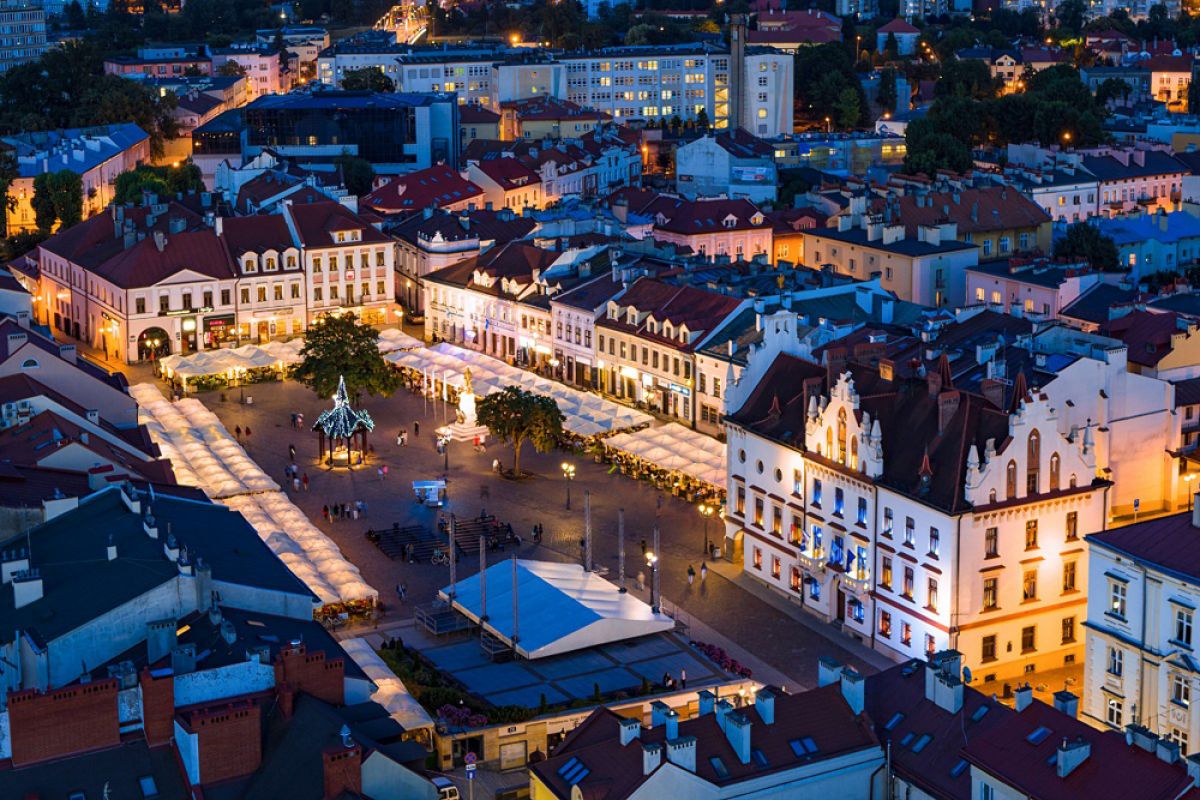 Jakie kursy maturalne oferuje IWK w Rzeszowie?